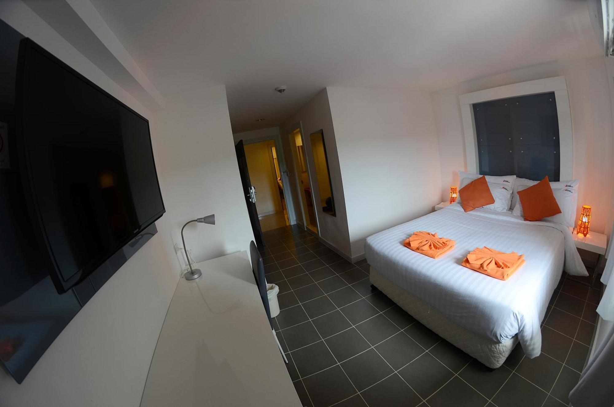 The Original Orange Hotel Накхон Си Тамарат Стая снимка