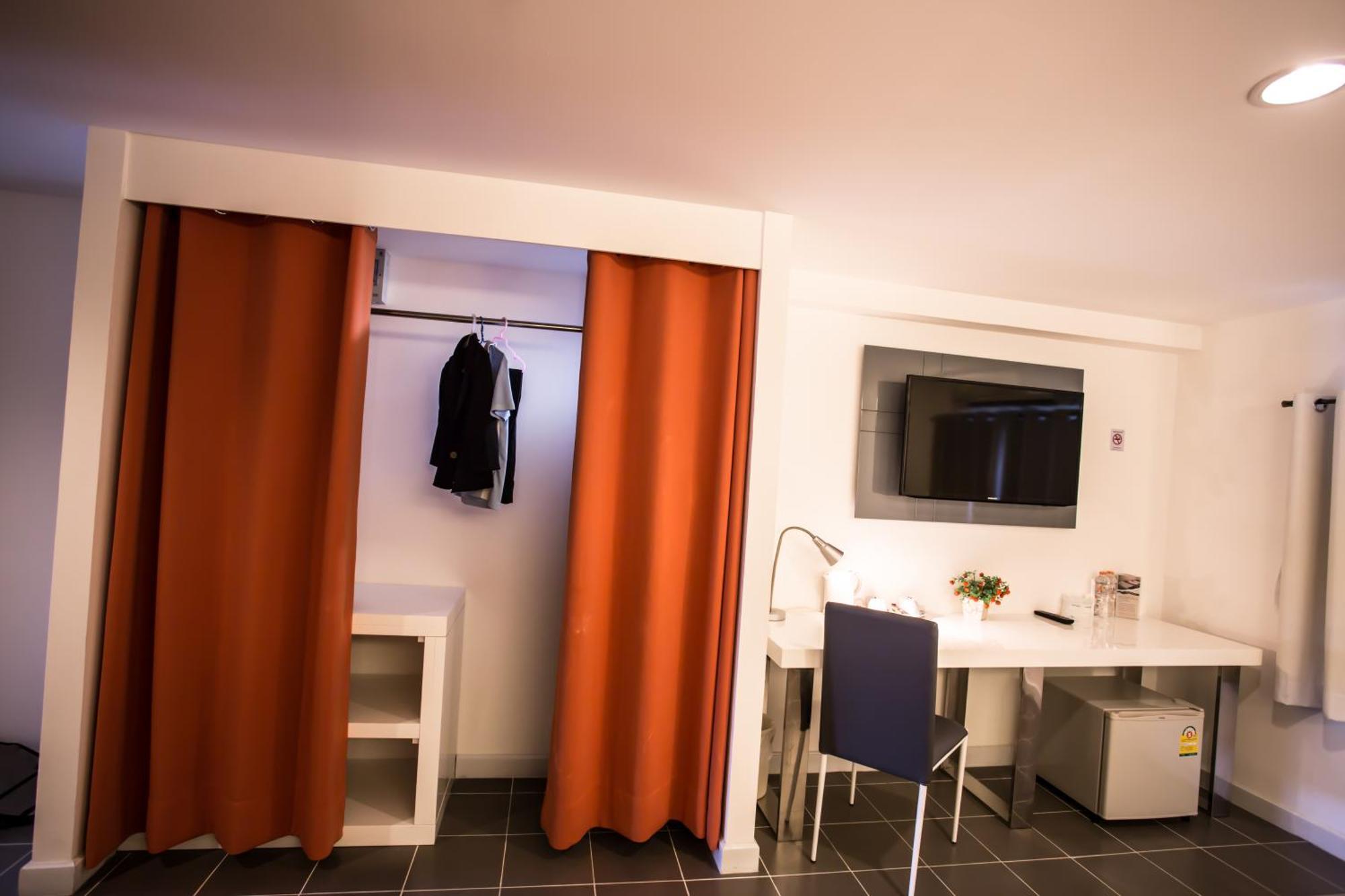 The Original Orange Hotel Накхон Си Тамарат Стая снимка