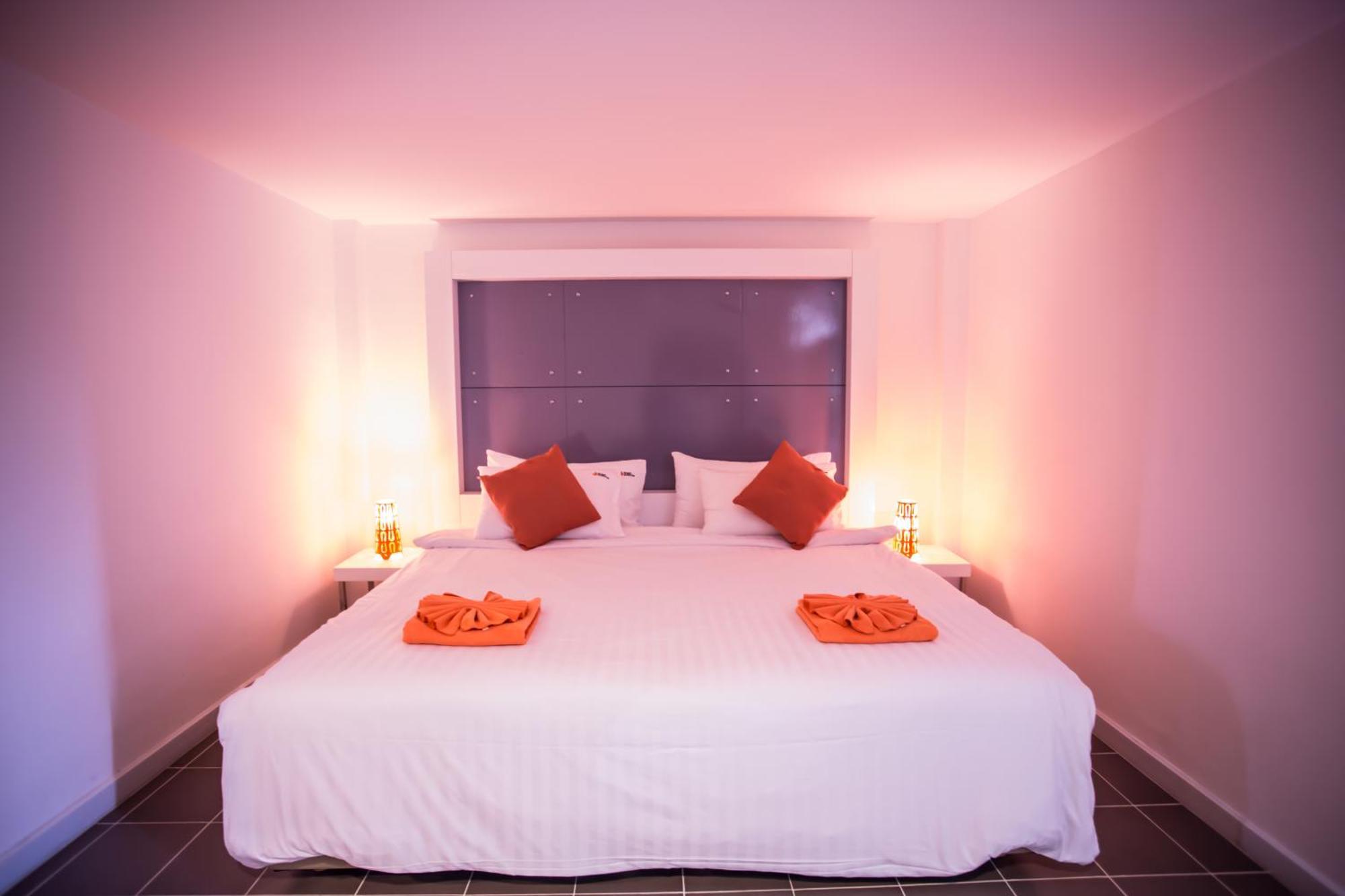 The Original Orange Hotel Накхон Си Тамарат Стая снимка