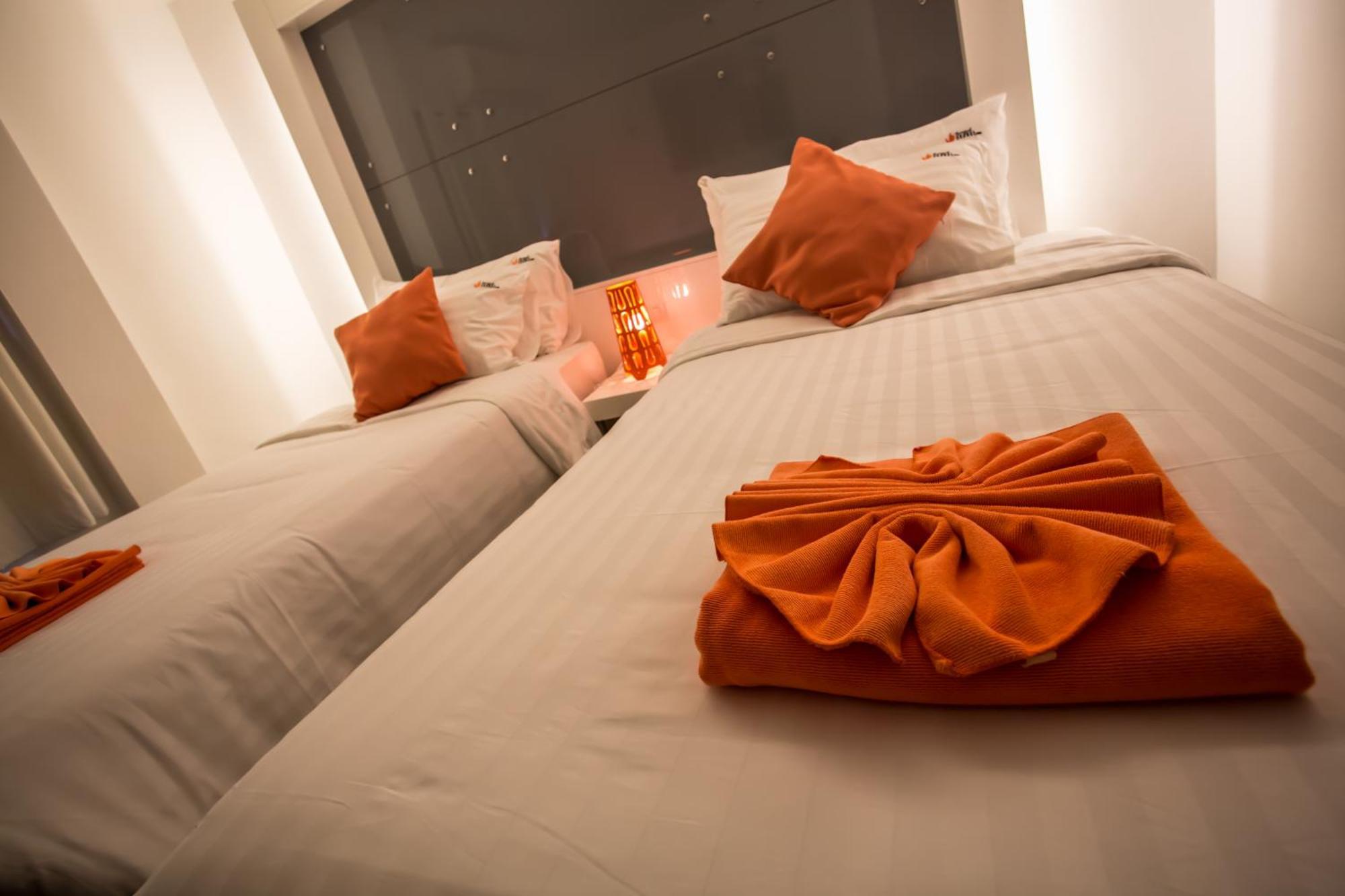 The Original Orange Hotel Накхон Си Тамарат Стая снимка